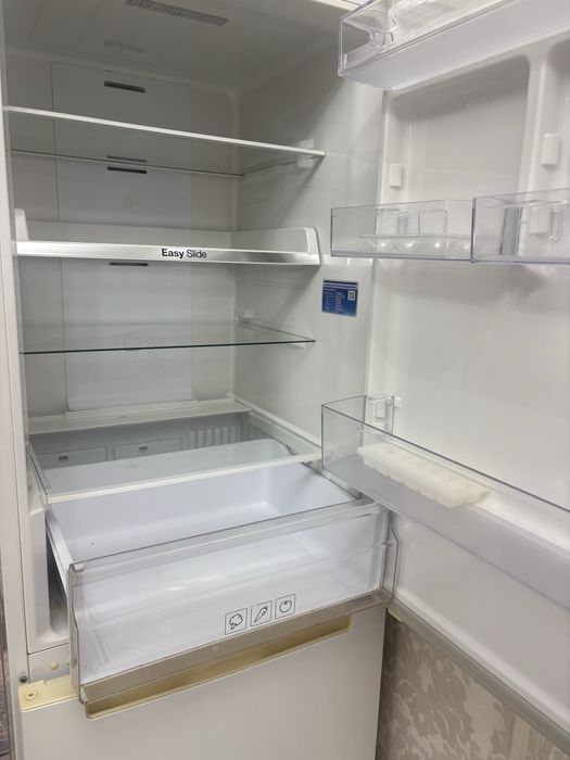 Холодильник Samsung