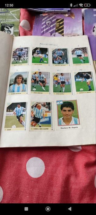 Vând diferite reviste caiete cu campionatele mondiale și europene