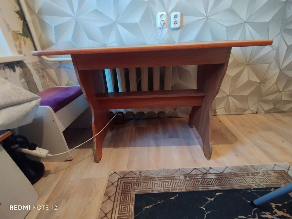 Стол в хорошем состоянии