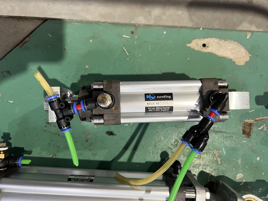 Пневматични цилиндри/цилиндър