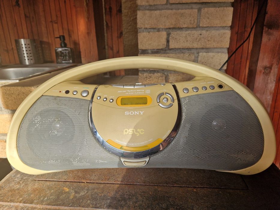 Sony radio mp3 player model ZS-YN7