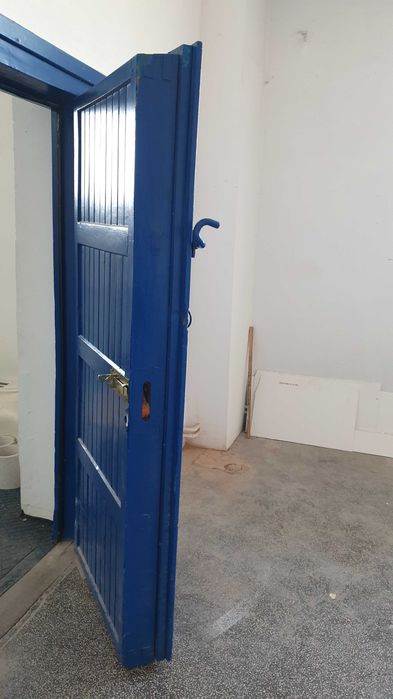 VINDEM usi vechi, deosebite, balamale autoridicatoare