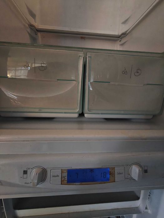 Хладилник Hotpoint Ariston A+ за вграждане