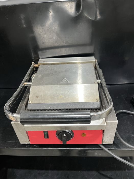 Gratar electric 1800W Revolution