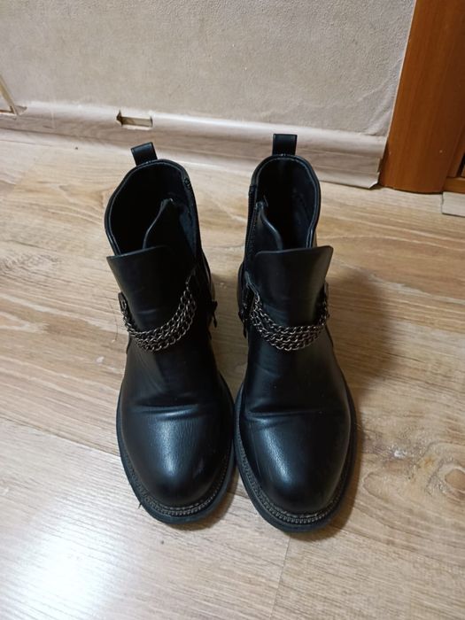 Обувь в хорошом состояние