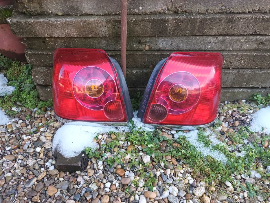 ляв и десен стоп за тойота авенсис т25 седан TOYOTA AVENSIS T25