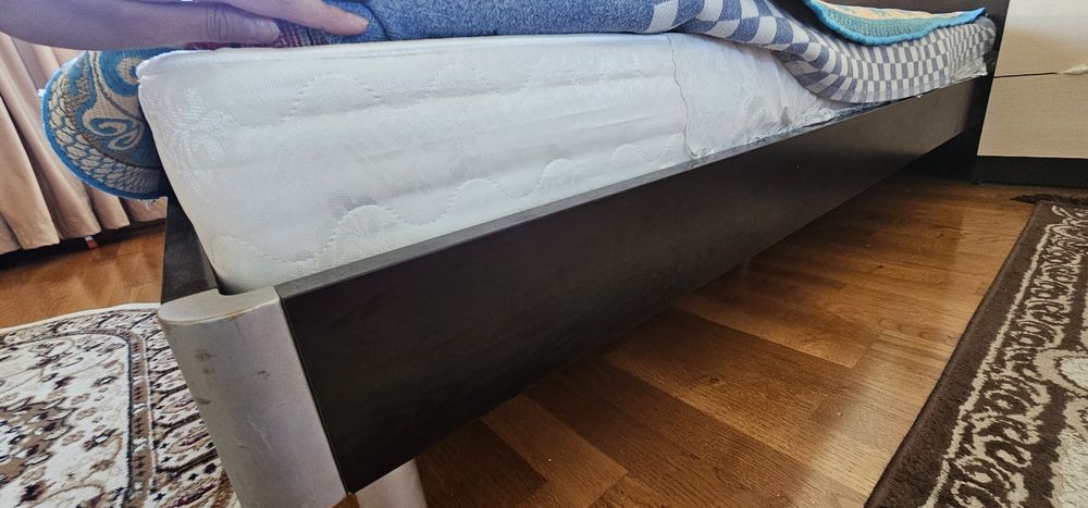 Двуспальная кровать