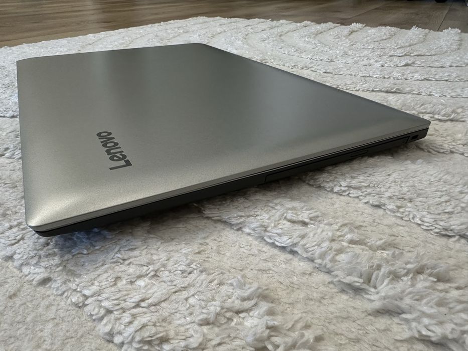 Lenovo de vanzare