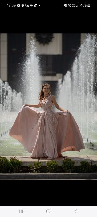 Бутикова сияйна бална рокля