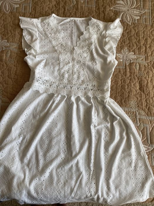 Бяла рокля с дантела Л размер