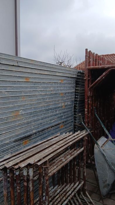 Închiriez schelă și Popici metalici 2 Ron