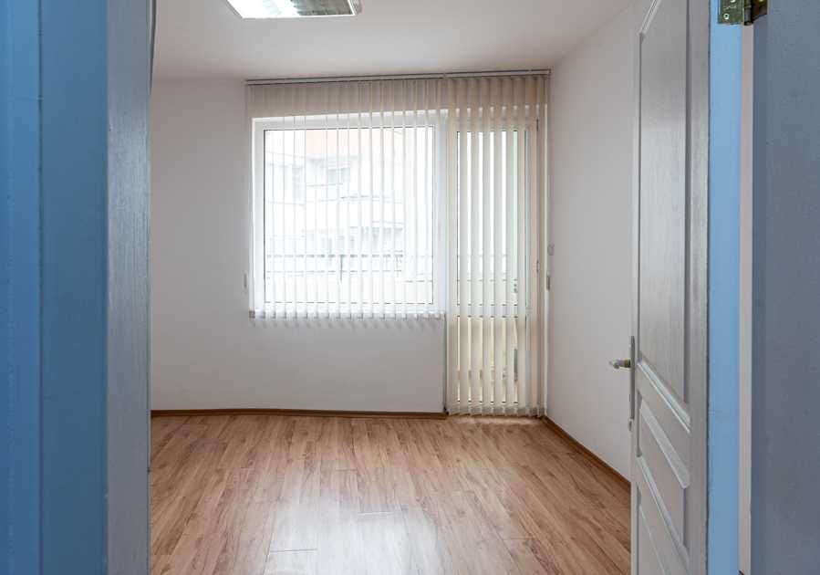Дава се под наем Офис в Бургас, Център - 65 кв.м за 350 € - Снимка #4