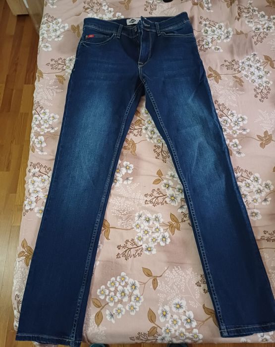 Vând blugi ,două perechi!!