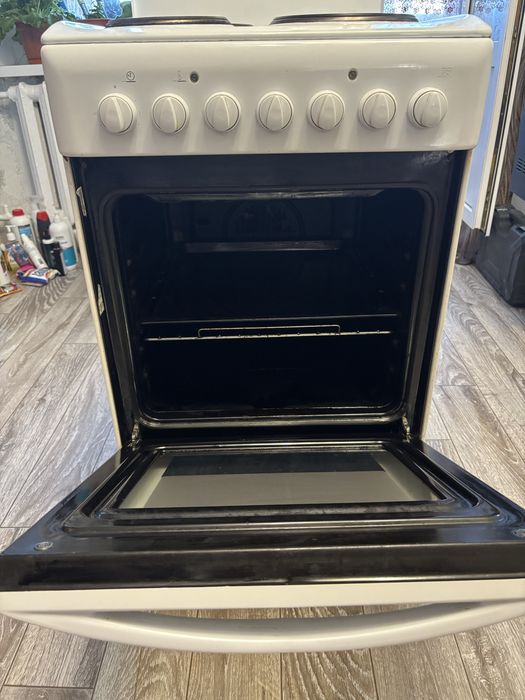 Продам плиту indesit