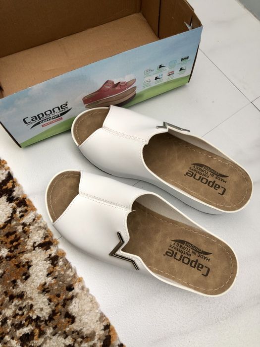 Анатомични нови бели чехли