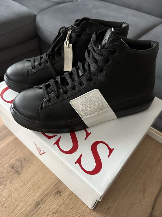 НОВИ мъжки боти Guess