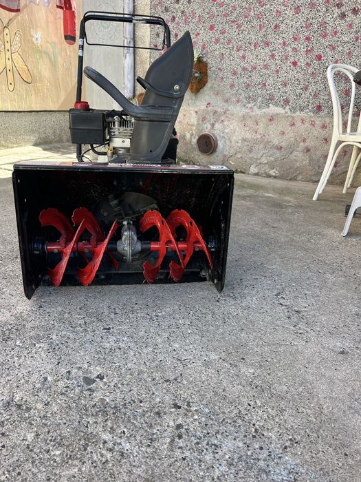 Продавам машина за сняг