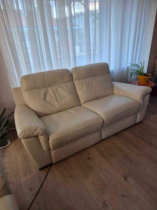 продавам диван и фотьойл с електрически релакс механизъм на всички седящи места