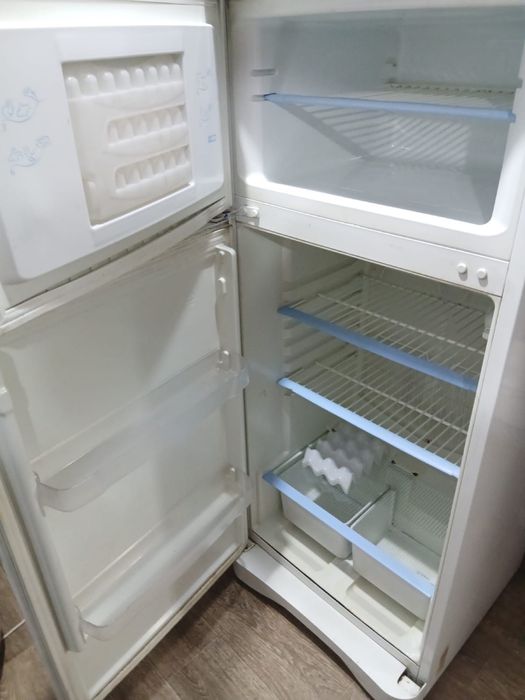 Холодильник Indesit