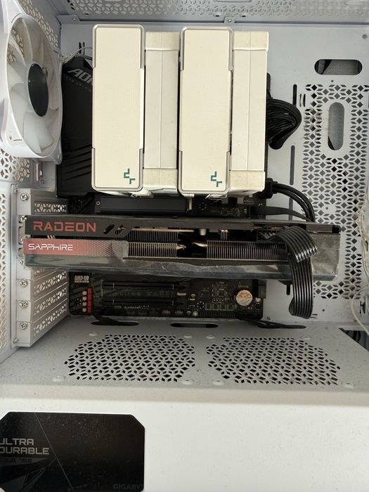 Placă video Sapphire AMD Radeon RX 7800 XT 16GB GDDR6