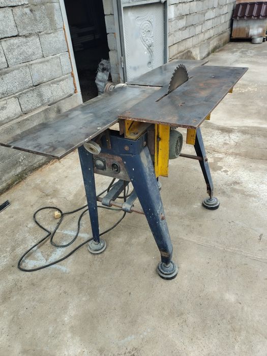 Циркулярка. На 220в.