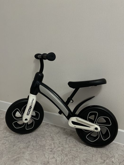 Продам беговел новый