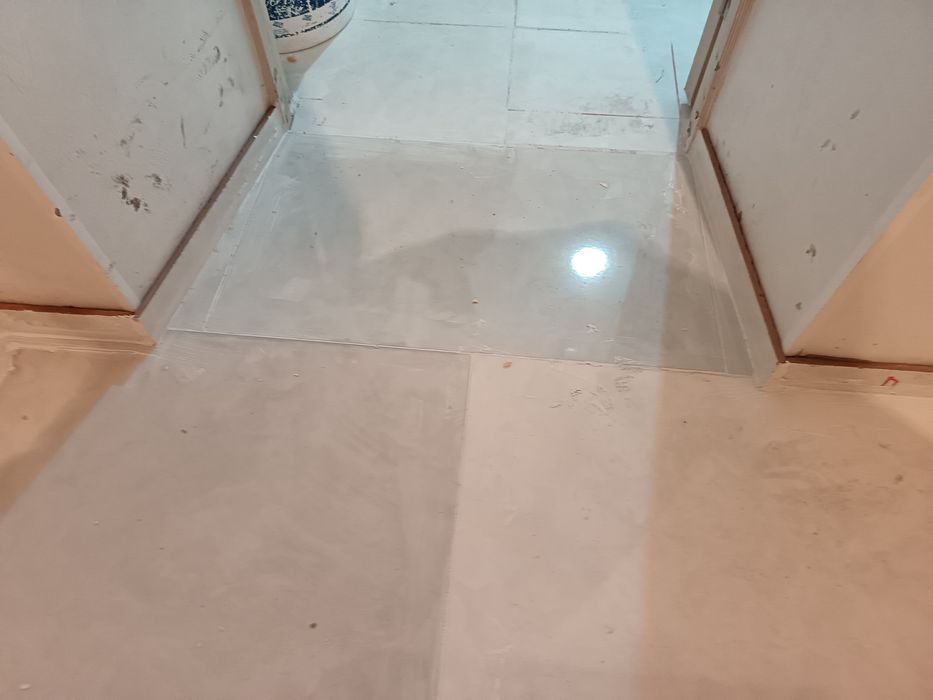 Кафельщик кафель жабыстырамыз