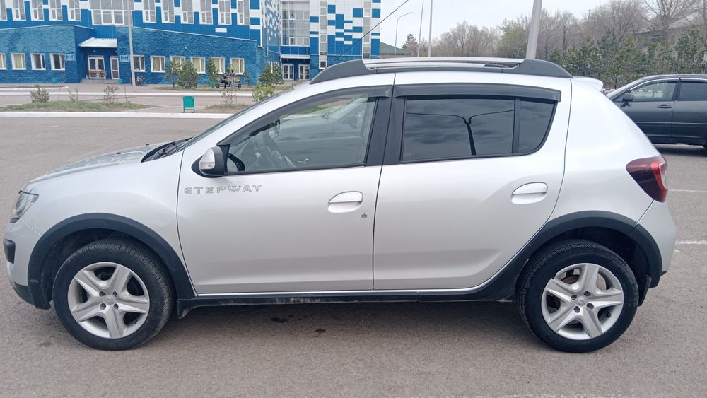 Продаю авто Рено сандеро