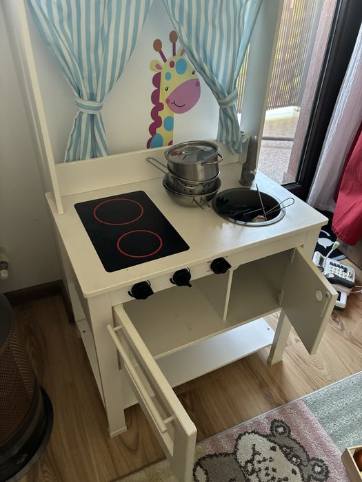 Bucatarie copii IKEA. + Set ustensile + set vase