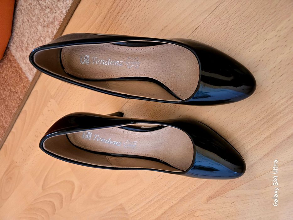 Официални обувки с ток