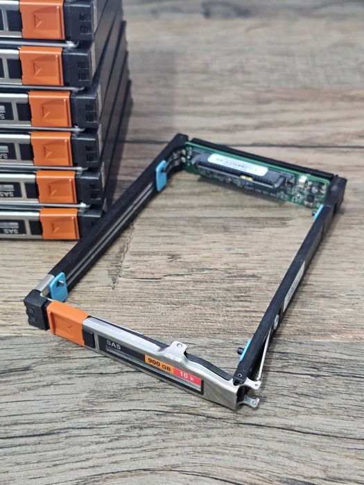 HDD SAS HGST Hitachi 900GB 10K 2.5” + Caddy + Interposer