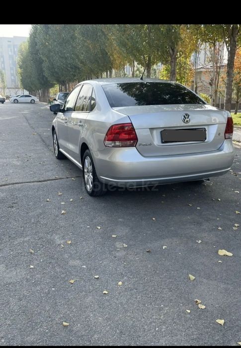 VW POLO Серебристый
