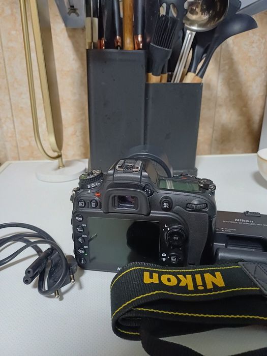 СРОЧНО ПРОДАМ фотоаппарат nikon D7100