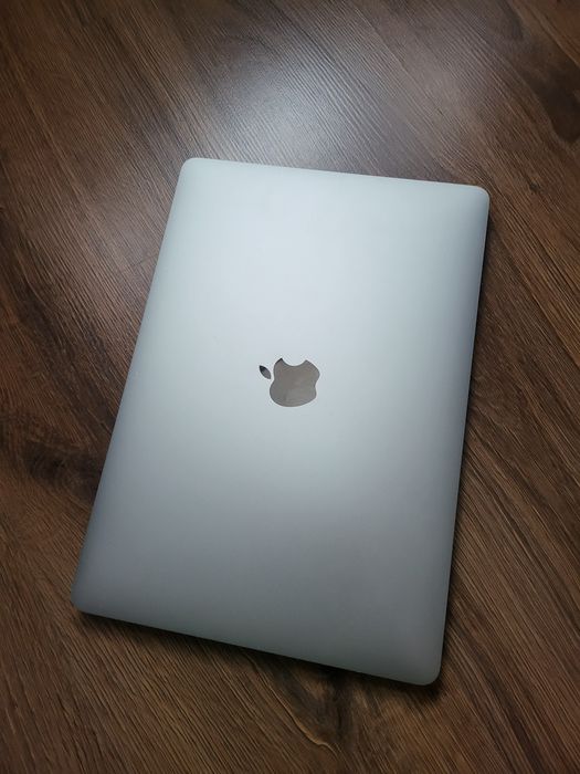 Macbook pro retina touchbar 2017 schimb cu placa  RTX