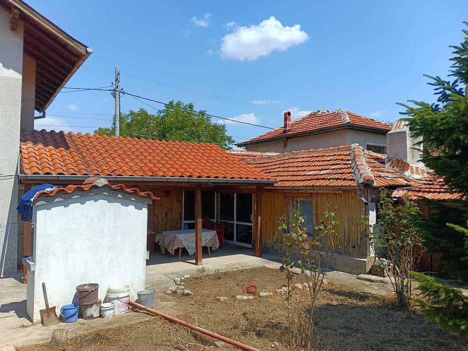 Продава се Къща в с. Избеглии, Област Пловдив - 300 кв.м за 250 €/кв.м - Снимка #2