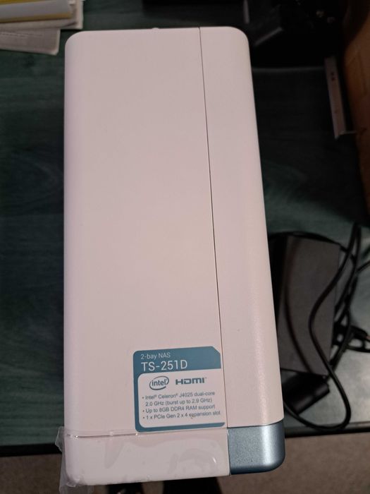 NAS QNAP TS251-D, 2x 8 GB HDD , stare foarte buna!