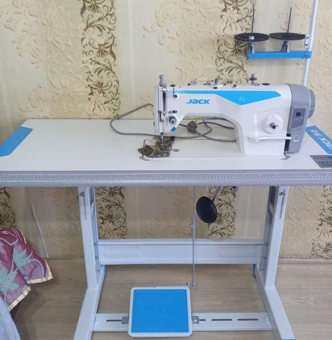 Продается швейная машинка