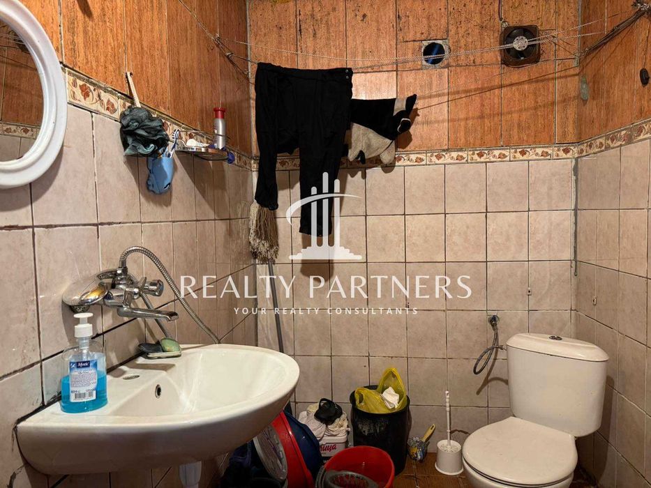 Продава Eтаж от къща - кв. Църква, гр. Перник