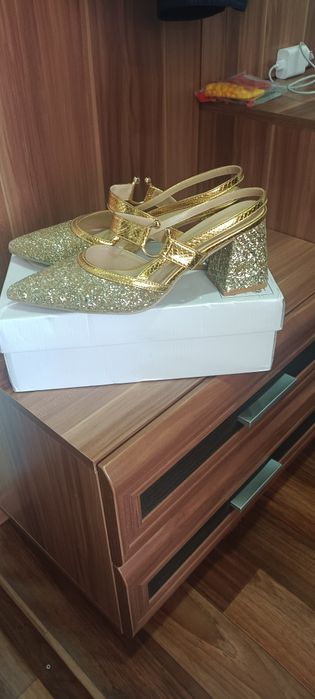 Продам женские красивые туфли