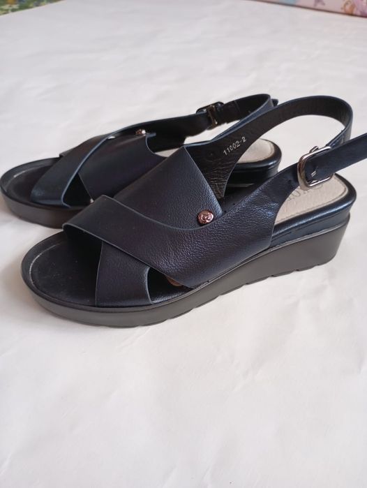 Босоножки синие с перламутровым оттенком