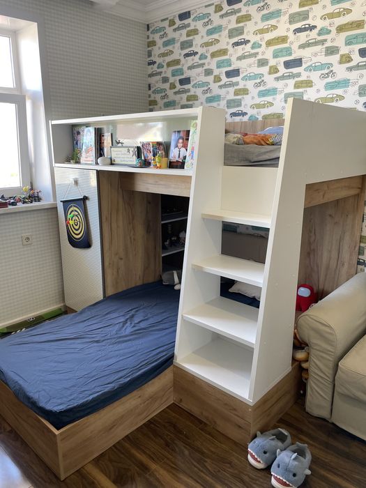 Двухярусная кровать