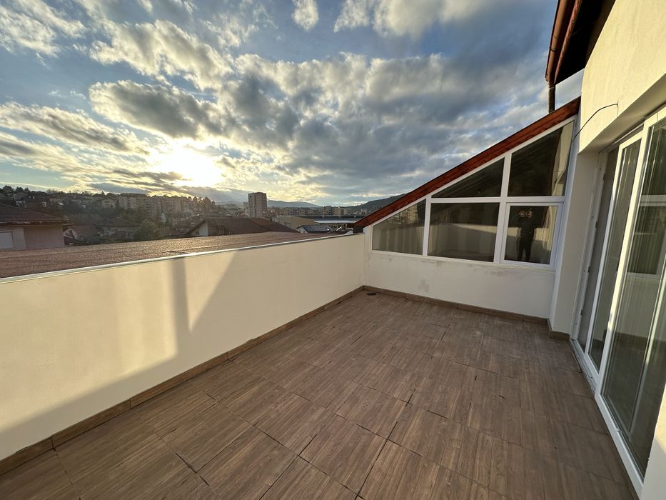 МЕЗОНЕТ 195кв гр.Дупница център, затворен комплекс+парко място