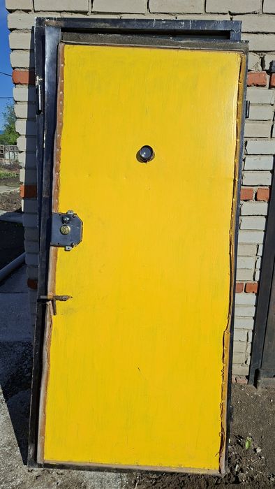 Продам входную дверь