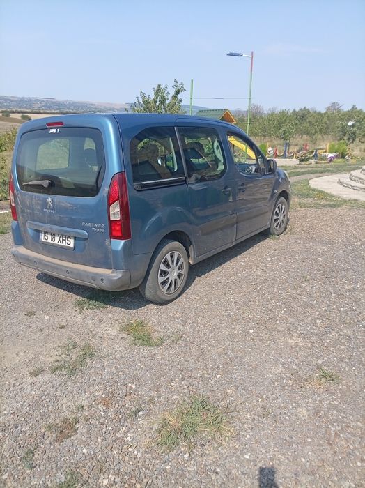 Vind doua autoturisme