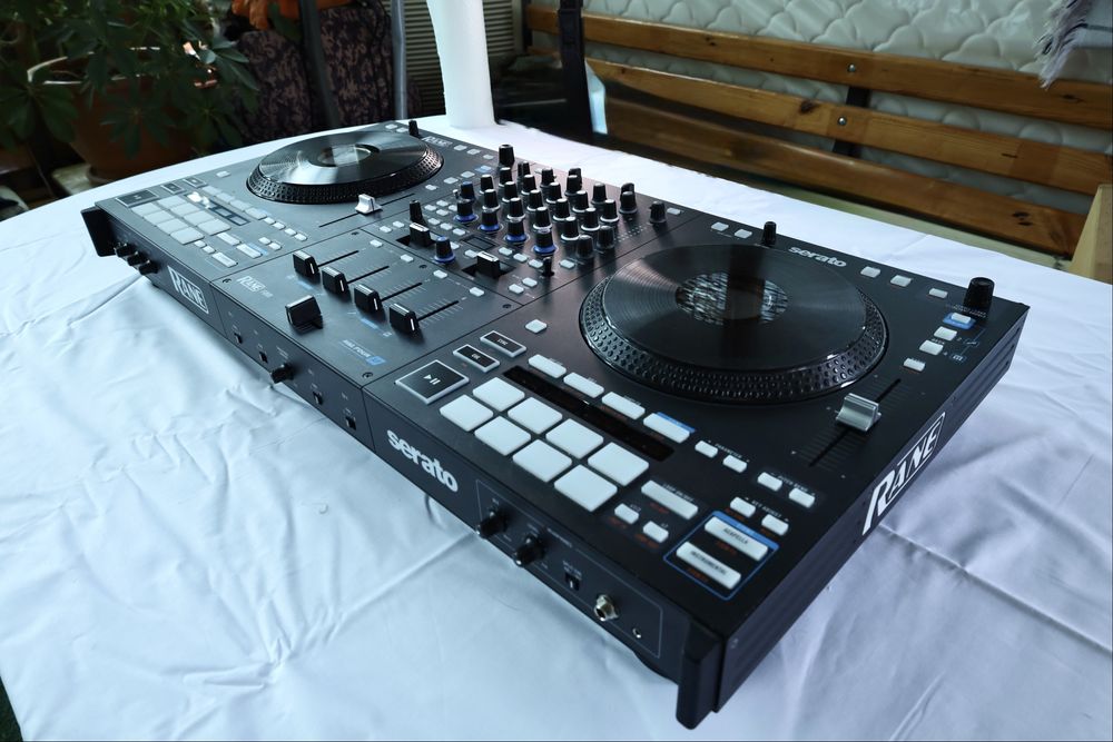 RANE FOUR диджейский пульт DJ контроллер