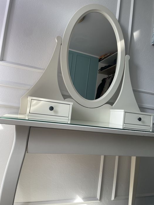 Masuta de machiaj ikea
