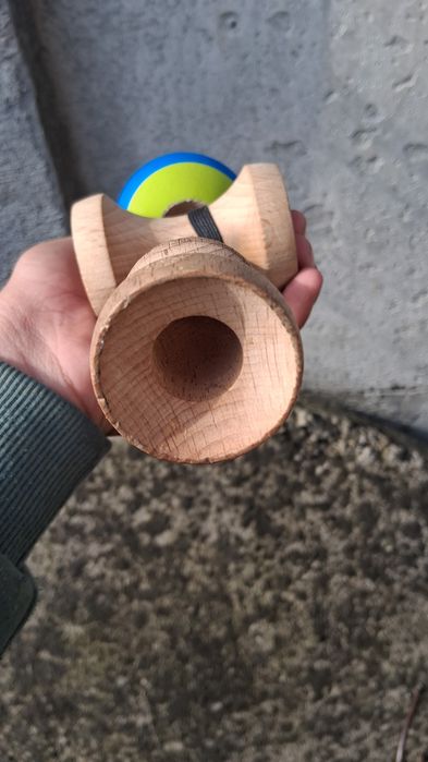 Vand kendama karo,grip rubber,are balance hole,vine in cutia ei +o ata
