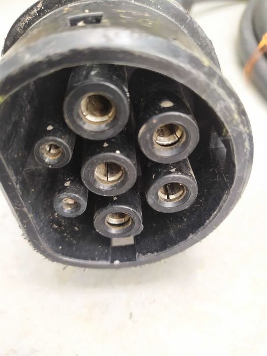 Кабели за зареждане на автомобил