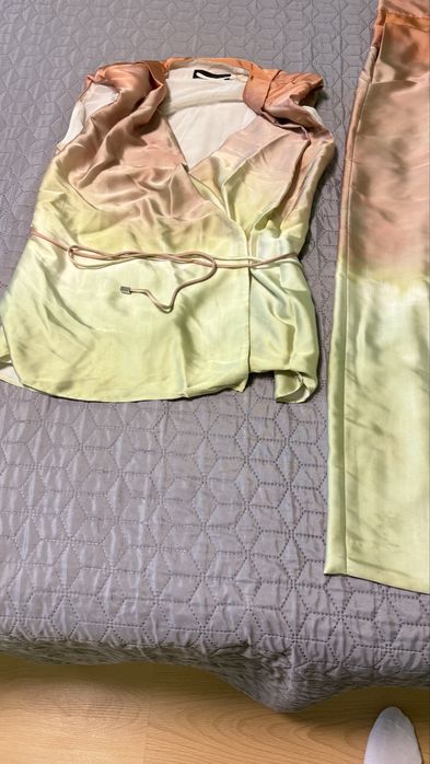 Комплект от Зара, панталон М размер, горното е размер S