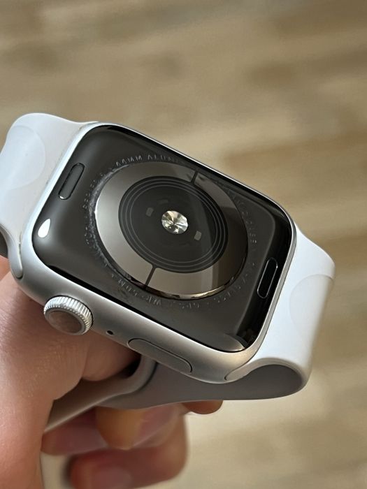 Apple Watch Series 5 44mm Space Gray + 2 каишки (Батерия 87%)